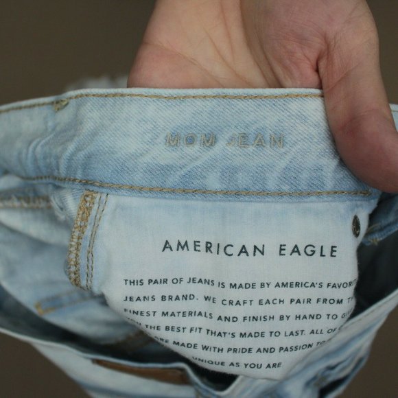 American Eagle High Waist Mom Jeans Women's Size 6 Fray Hem Distressed Denim - Picture 8 of 9